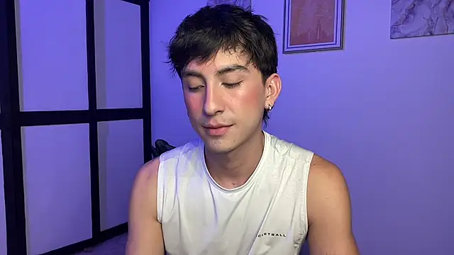 Snapshot of sweettaaron01 chatting on 06-03-26, 12:46 sweettaaron01 online show from 06-03-26, 12:46