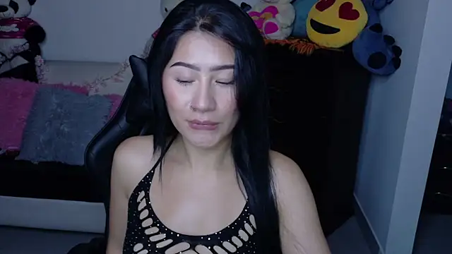 Snapshot of evelyn_ch_ chatting on 10-17-25, 02:08 evelyn ch online show from 10-17-25, 02:08