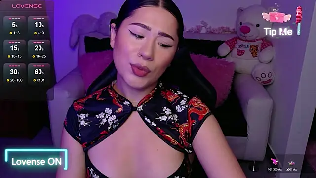 Snapshot of evelyn_ch_ chatting on 11-15-25, 10:56 evelyn ch online show from 11-15-25, 10:56