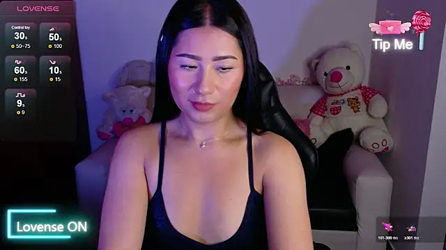 Snapshot of evelyn_ch_ chatting on 11-25-25, 11:32 evelyn ch online show from 11-25-25, 11:32