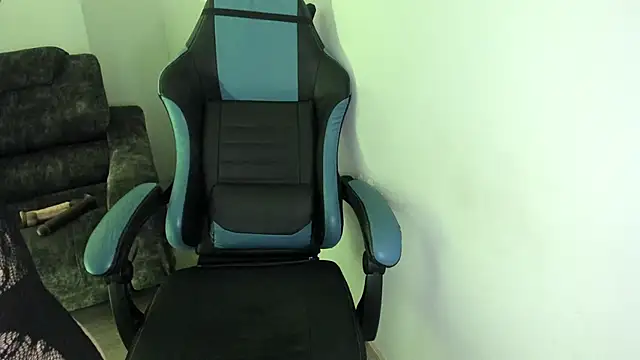 Snapshot of Scarbadgirl_ chatting on 10-03-25, 03:36 Scarbadgirl online show from 10-03-25, 03:36