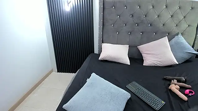 Snapshot of Scarbadgirl_ chatting on 11-02-25, 03:47 Scarbadgirl online show from 11-02-25, 03:47