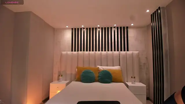 IsabellaMoreau online show from 10-16-25, 07:59