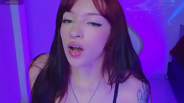 Snapshot of Moonlightt_21 chatting on 12-18-25, 06:36 Moonlightt 21 online show from 12-18-25, 06:36