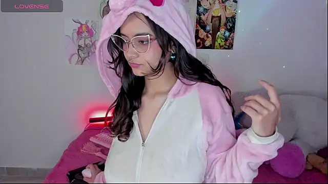 Snapshot of Maki_sins chatting on 02-16-26, 01:46 Maki sins online show from 02-16-26, 01:46