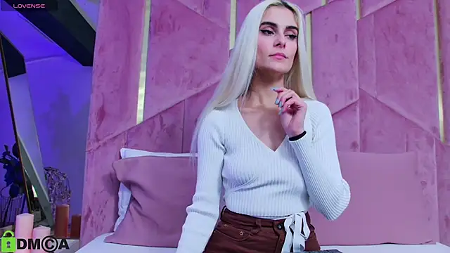 SelenaDaze online show from 11-25-25, 05:07