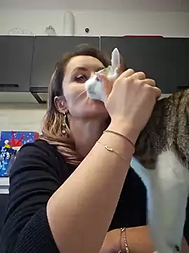 Snapshot of SeductiveMom chatting on 01-13-25, 07:21 SeductiveMom online show from 01-13-25, 07:21