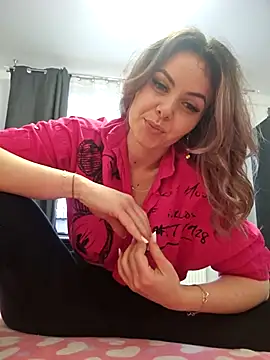 Snapshot of SeductiveMom chatting on 03-19-25, 04:14 SeductiveMom online show from 03-19-25, 04:14