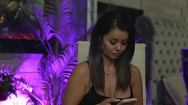 Snapshot of SeductiveMom chatting on 09-09-25, 03:17 SeductiveMom online show from 09-09-25, 03:17