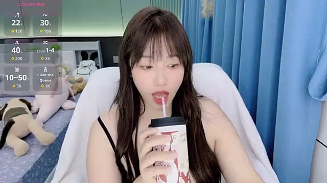 Liuyifei2005 online show from 10-29-25, 04:09