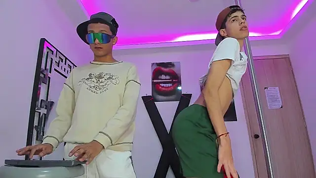 TWINKS FRIENDS online show from 10-15-25, 07:08