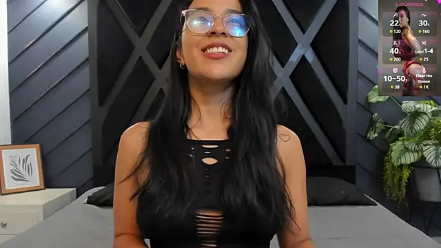 zoe martins  online show from 10-08-25, 05:21