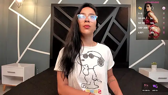 zoe martins  online show from 10-23-25, 11:20