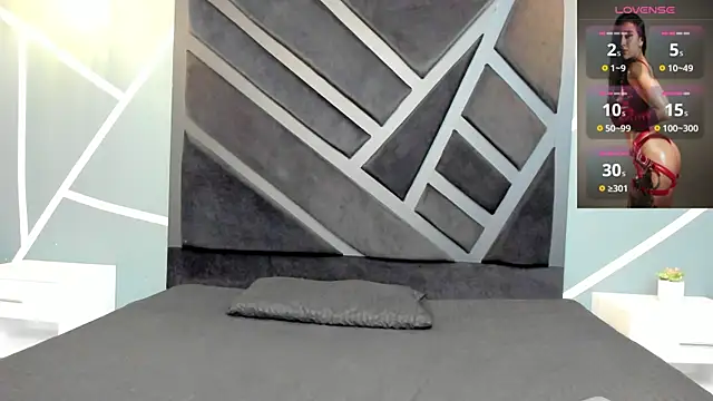 zoe martins  online show from 11-05-25, 07:25