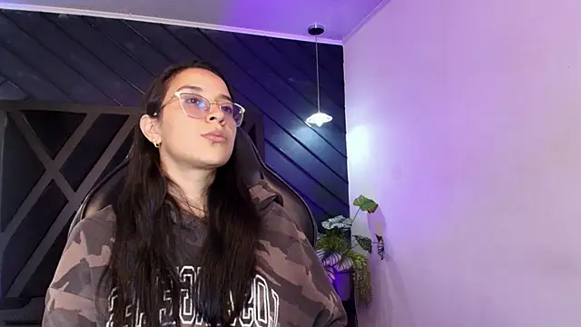 zoe martins  online show from 03-25-26, 05:19