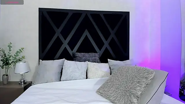 zoe martins  online show from 07-12-26, 01:13