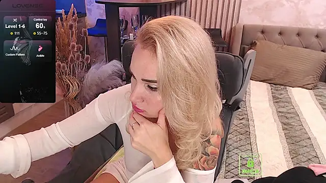 Snapshot of FreeBerryMILF chatting on 12-14-25, 08:35 FreeBerryMILF online show from 12-14-25, 08:35