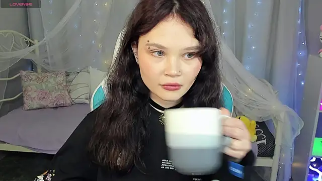 EmilyChaves online show from 04-08-26, 06:57