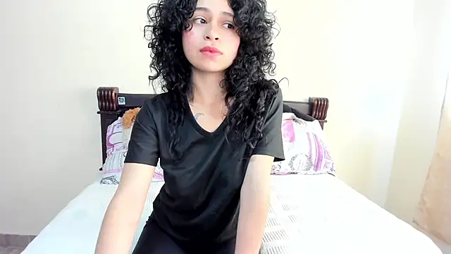 Snapshot of _hesttia chatting on 09-15-25, 07:14 hesttia online show from 09-15-25, 07:14