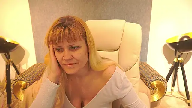 Snapshot of BellaLaPetit chatting on 05-18-26, 03:57 BellaLaPetit online show from 05-18-26, 03:57