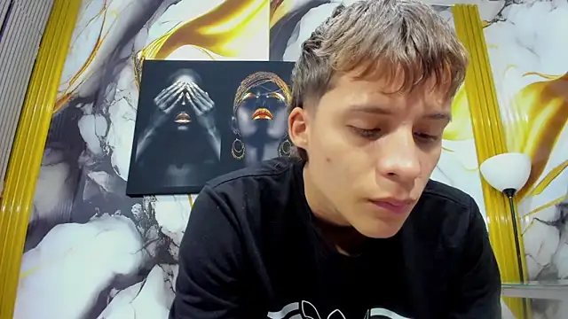 Snapshot of mono_blonde chatting on 06-19-26, 11:47 mono blonde online show from 06-19-26, 11:47