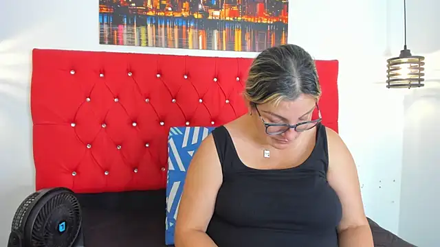 Snapshot of carolinacrus01 chatting on 09-11-25, 03:56 carolinacrus01 online show from 09-11-25, 03:56