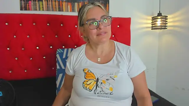 Snapshot of carolinacrus01 chatting on 10-06-25, 04:59 carolinacrus01 online show from 10-06-25, 04:59