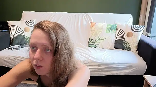 Snapshot of Eveline_Beauty_Kitty chatting on 10-21-25, 03:57 Eveline Beauty Kitty online show from 10-21-25, 03:57