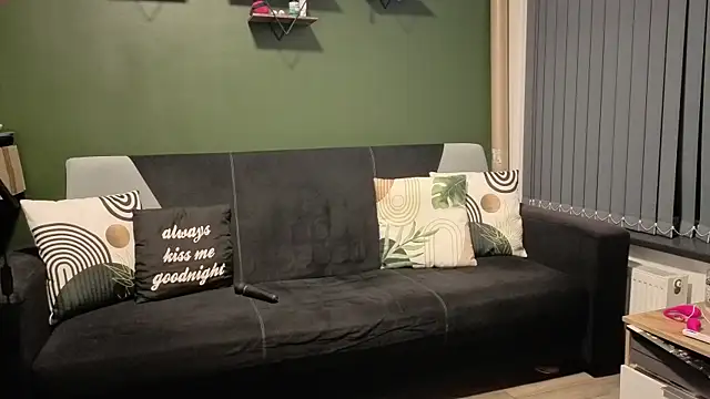 Snapshot of Eveline_Beauty_Kitty chatting on 11-14-25, 07:56 Eveline Beauty Kitty online show from 11-14-25, 07:56