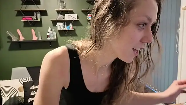 Snapshot of Eveline_Beauty_Kitty chatting on 12-01-25, 03:06 Eveline Beauty Kitty online show from 12-01-25, 03:06