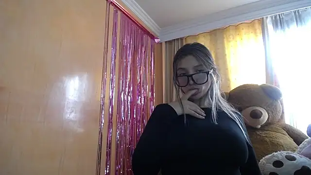 Snapshot of miss_lilieth chatting on 05-22-26, 02:22 miss lilieth online show from 05-22-26, 02:22