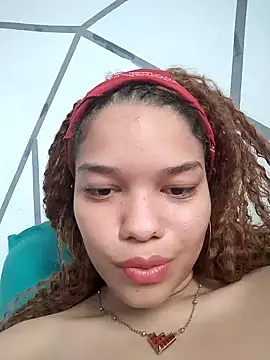 Snapshot of ChloeRaviss chatting on 10-16-25, 12:39 ChloeRaviss online show from 10-16-25, 12:39
