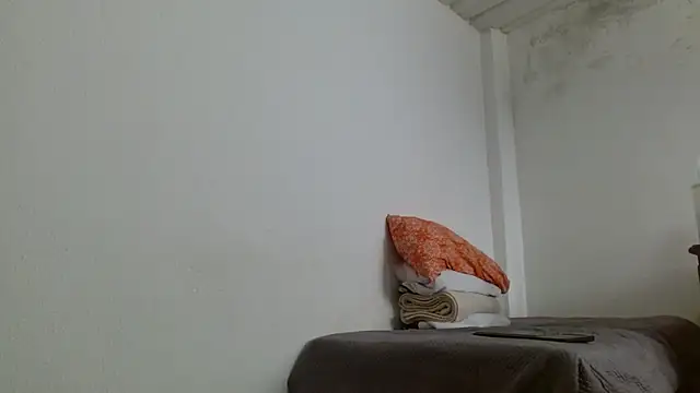 Snapshot of isabel_24_gil chatting on 10-21-25, 04:41 isabel 24 gil online show from 10-21-25, 04:41