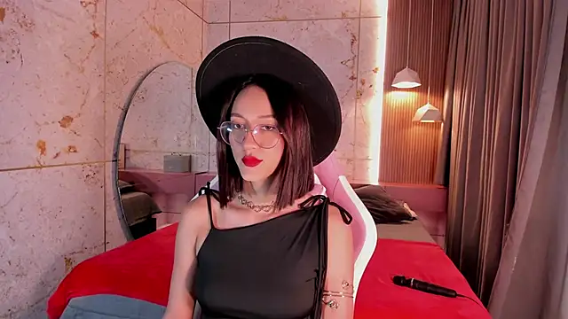 daphne courtis online show from 11-19-25, 03:06