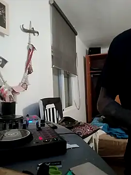 Snapshot of Zk1980 chatting on 10-27-25, 02:26 Zk1980 online show from 10-27-25, 02:26