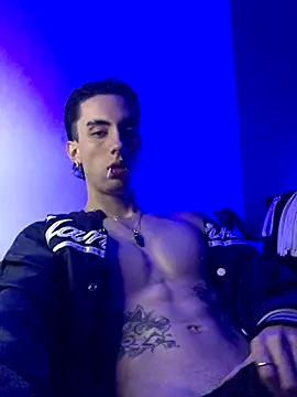 Snapshot of redmen69 chatting on 09-29-25, 02:06 redmen69 online show from 09-29-25, 02:06