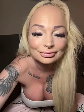 Snapshot of shortybig_official chatting on 12-21-25, 05:14 shortybig official online show from 12-21-25, 05:14