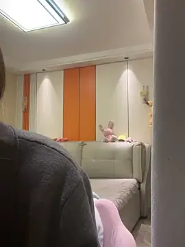 Snapshot of D-033 chatting on 11-08-25, 10:15 D-033 online show from 11-08-25, 10:15