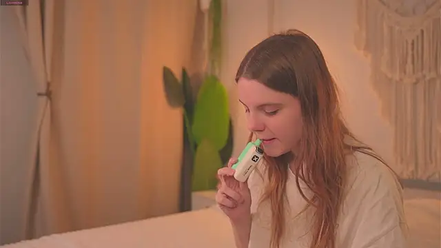 Snapshot of Lu__Lane chatting on 10-15-25, 08:36 Lu Lane online show from 10-15-25, 08:36