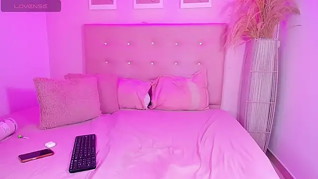 ANNIE DOLCE  online show from 02-15-26, 01:57