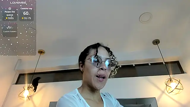 Hanna Cornee  online show from 10-24-25, 01:40