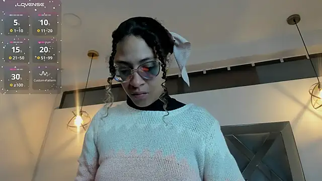 Hanna Cornee  online show from 11-11-25, 01:22