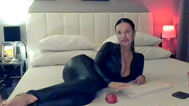 Snapshot of simonacavali chatting on 12-21-25, 07:54 simonacavali online show from 12-21-25, 07:54