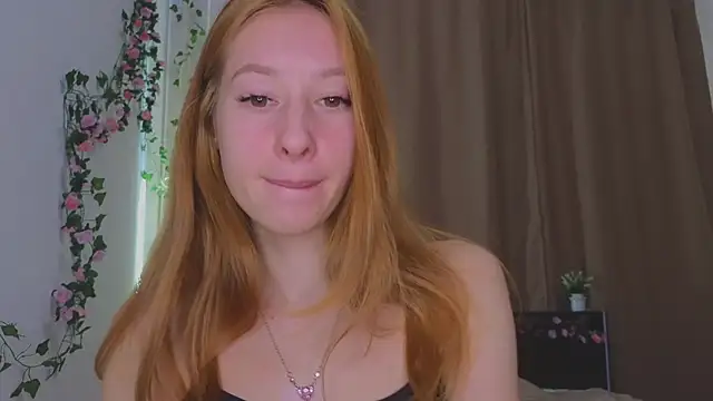 Snapshot of Candy_Flosse chatting on 10-08-25, 08:12 Candy Flosse online show from 10-08-25, 08:12