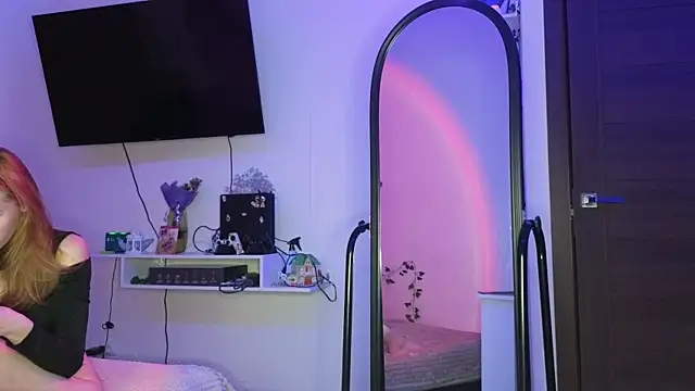 Snapshot of Candy_Flosse chatting on 10-14-25, 08:15 Candy Flosse online show from 10-14-25, 08:15