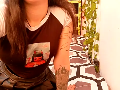 lucywhite13 online show from 09-16-25, 07:37