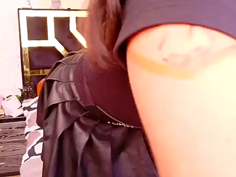 lucywhite13 online show from 10-14-25, 07:36