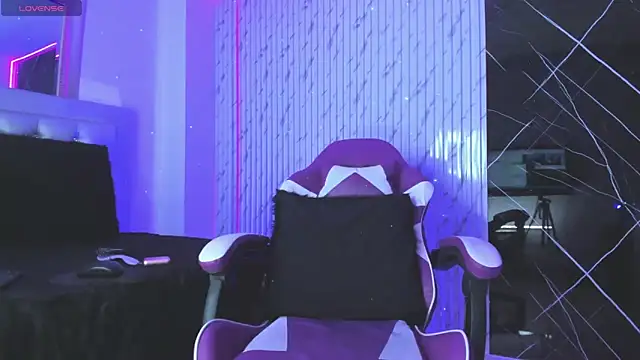 Snapshot of chloe_jacksonn chatting on 10-22-25, 11:59 chloe jacksonn online show from 10-22-25, 11:59