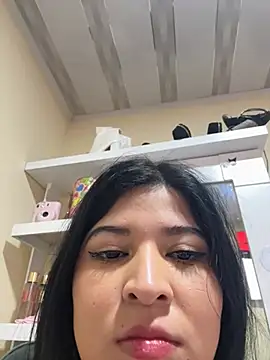 Snapshot of Vliacoooper2 chatting on 03-18-26, 10:40 Vliacoooper2 online show from 03-18-26, 10:40