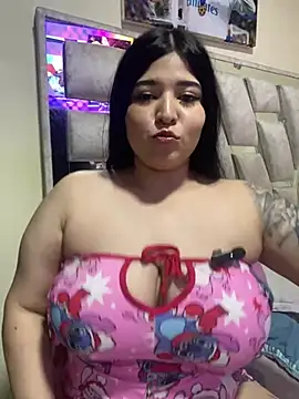 Snapshot of Vliacoooper2 chatting on 04-15-26, 03:13 Vliacoooper2 online show from 04-15-26, 03:13